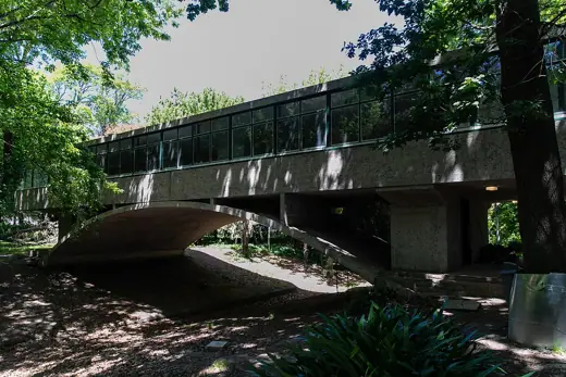Photo 3: Exterior