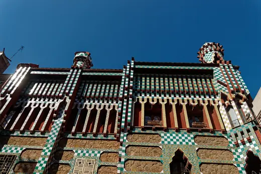 Photo 2: Exterior