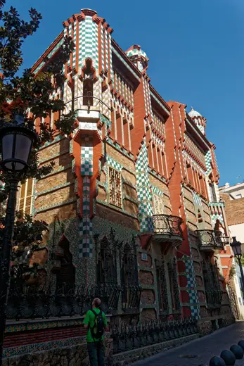 Photo 3: Exterior