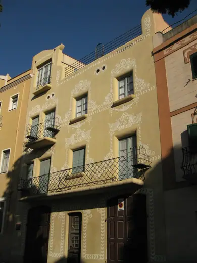 Photo 3: Exterior