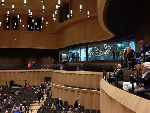 Photo 4: Interior