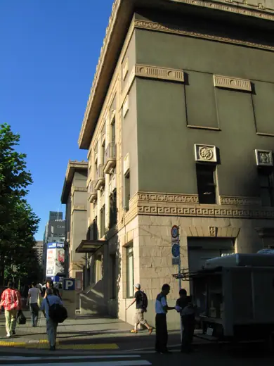Photo 4: Exterior