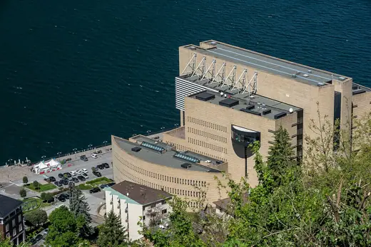 Photo 3: Exterior