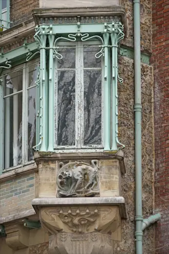 Photo 2: Exterior · Échauguette à l'angle de la façade du Castel Béranger
