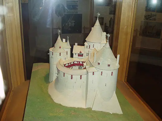 Photo 5: Model · Maqueta de Castell Coch