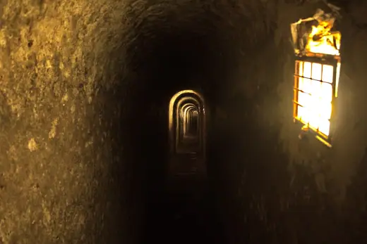 Photo 4: Interior · Tunel laberinto en Castillo San Felipe de Cartagena por donde se desplazaban los vigias en la epoca coloñal