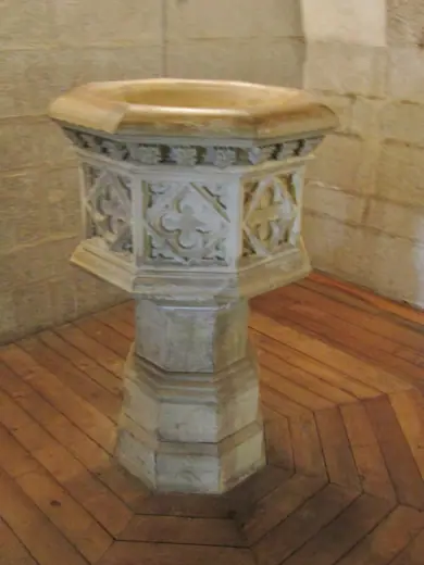 Photo 4: Interior