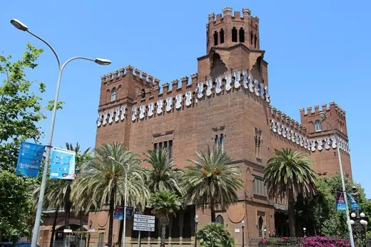 Photo 2: Exterior