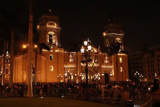 Photo 1: Exterior · Vista en 3/4 de la Catedral de Lima