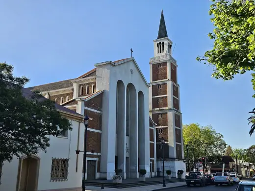 Photo 2: Exterior · St
