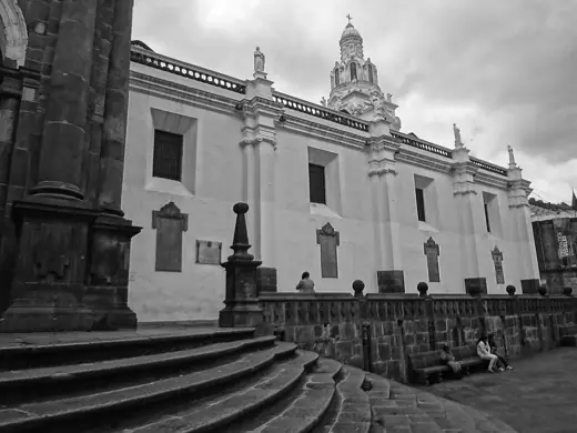 Photo 2: Exterior
