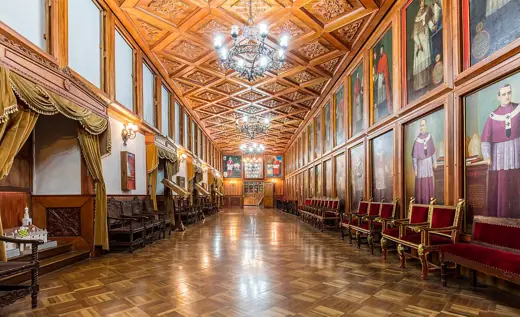 Photo 3: Interior