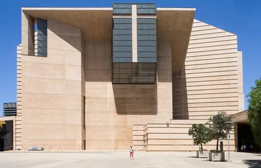 Photo 4: Exterior