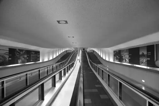 Photo 4: Exterior · Paris-Charles de Gaulle Airport, Terminal 1, Tunnel zu Satellit