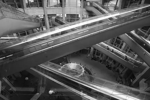 Photo 5: Interior · Paris-Charles de Gaulle Airport, Terminal 1, Innenhof Rollbänder