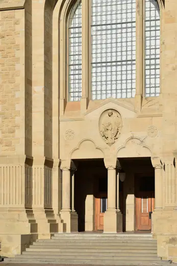 Photo 3: Exterior
