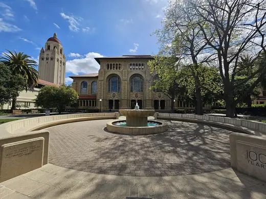 Photo 4: Exterior