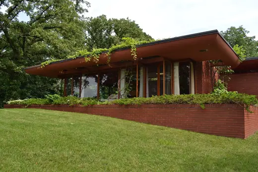 Photo 4: Exterior · Lowell E