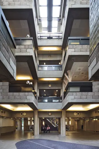 Photo 4: Interior