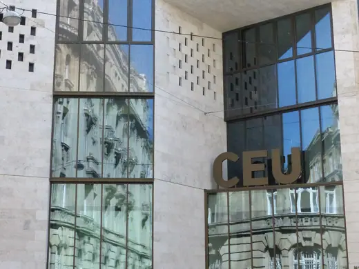 Photo 2: Exterior · A Közép-európai Egyetem épülete a Nádor utcában, Budapesten