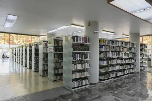 Photo 4: Exterior · Estantería Sala de Literatura Biblioteca Central de la UNAM