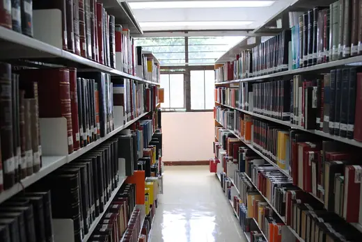 Photo 6: Interior · Bookshelves at Central Library of UNAM