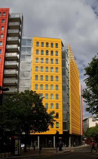 Photo 4: Exterior