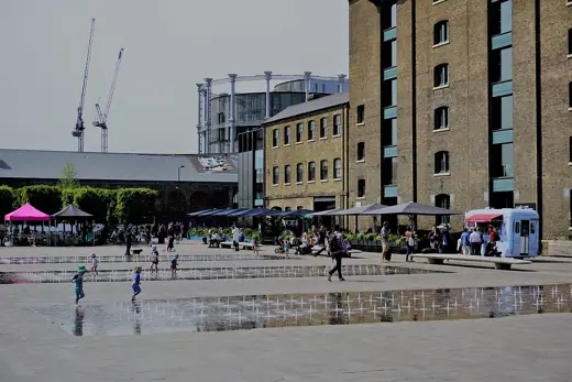 Photo 3: Exterior · London, Camden, Fountain at Granary Square near King's Cross