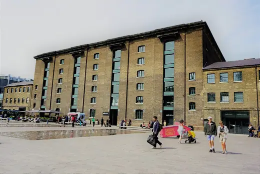 Photo 4: Exterior · London, Camden, Fountain at Granary Square near King's Cross
