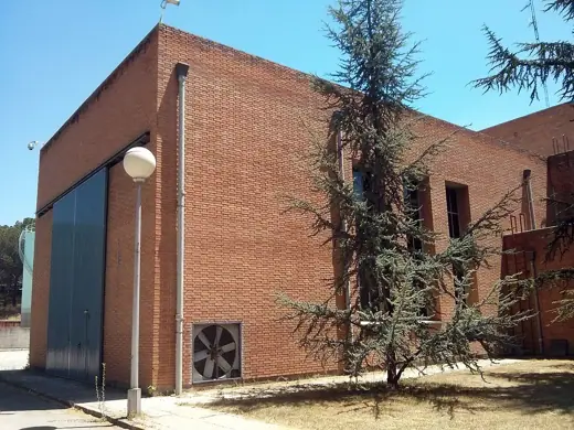 Photo 2: Exterior