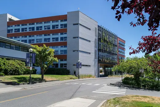 Photo 1: Exterior