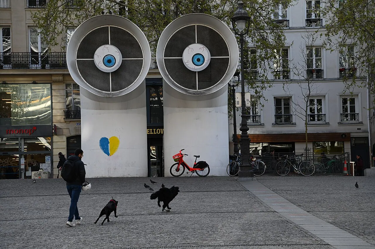 Centre Pompidou: Detail · Ventilation pipes on Place Georges Pompidou opposite the main entrance of the Centre Pompidou in Paris