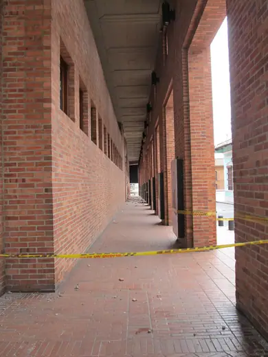 Photo 2: Exterior · El centro cultural de Cali, uno de los edificios afectados por el terremoto del 2026 en Colombia