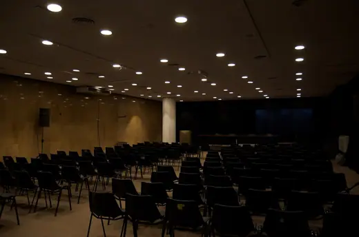 Photo 3: Exterior · Sala C del Centro Cultural General San Martín, con capacidad para 200 personas sentadas
