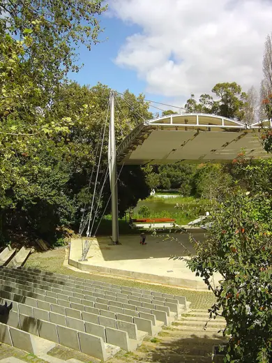 Photo 2: Exterior