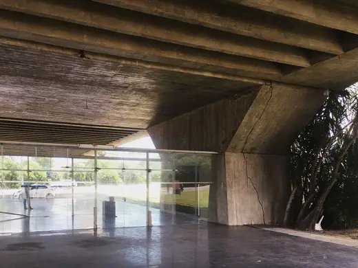 Photo 1: Exterior · lelé, centro de exposições do centro administrativo da bahia, salvador, bahia, 1974 outubro de 2019