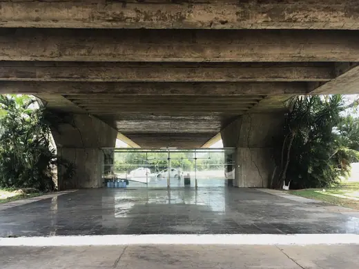 Photo 2: Exterior · lelé, centro de exposições do centro administrativo da bahia, salvador, bahia, 1974 outubro de 2019