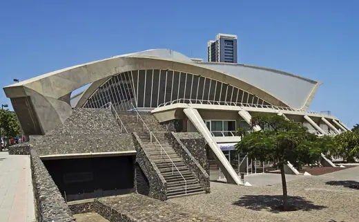 Photo 1: Exterior