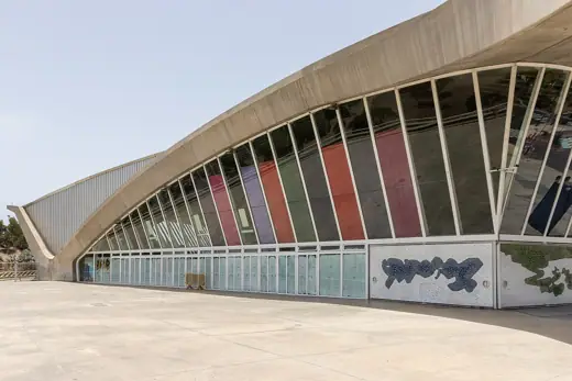 Photo 2: Exterior