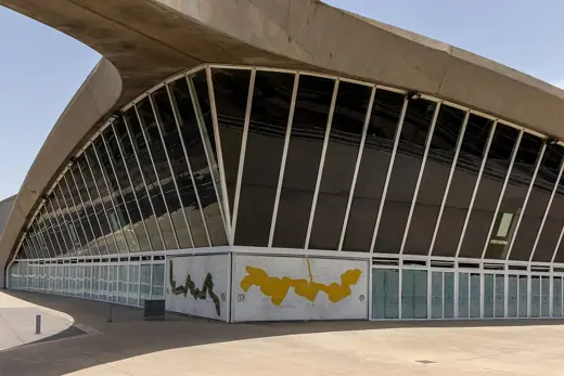Photo 3: Exterior