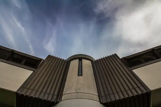 Photo 1: Exterior