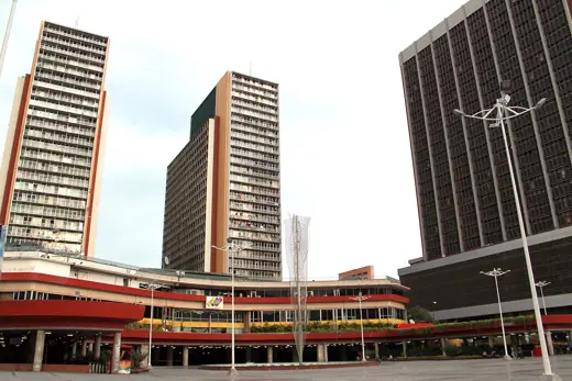 Photo 6: Context · This is a photo of a Venezuelan monument identified by the ID