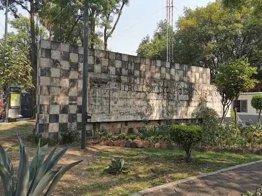 Photo 3: Exterior · Access to Presidente Juarez Urban Center, Colonia Roma, Mexico City, Mexico