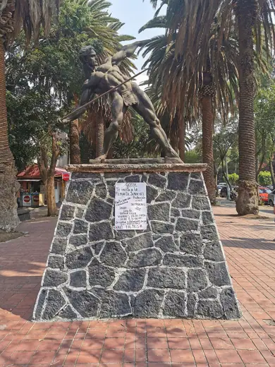 Photo 5: Detail · Commemorative sculpture of the 1926 Central American and Caribbean Games