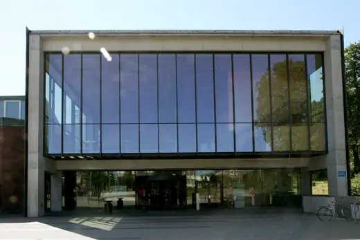 Photo 3: Exterior