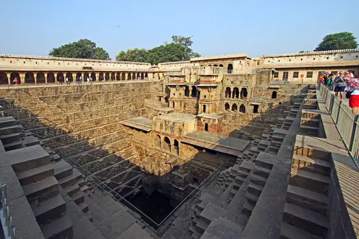 Photo 3: Exterior