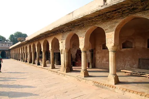 Photo 5: Exterior