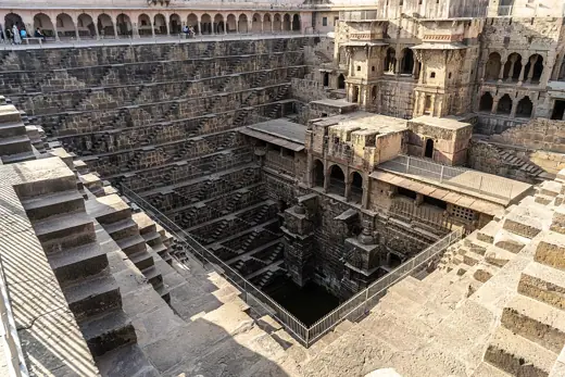 Photo 6: Exterior