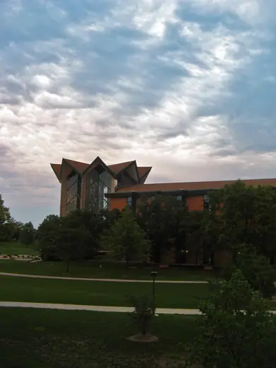Photo 2: Exterior