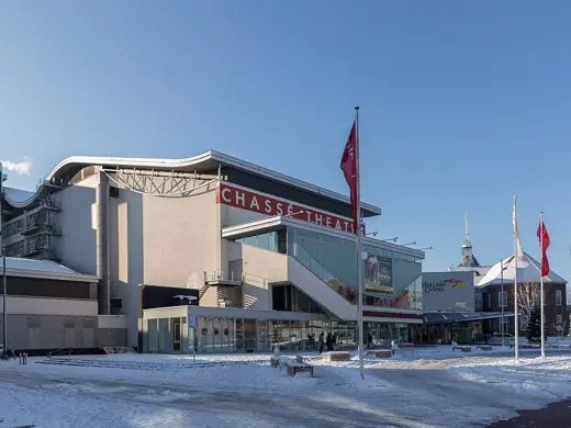 Photo 2: Exterior · Breda, theater het Chassé theater